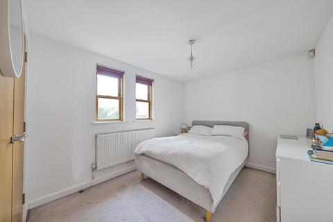 2 bedroom flat for sale, Boundaries Road, Balham