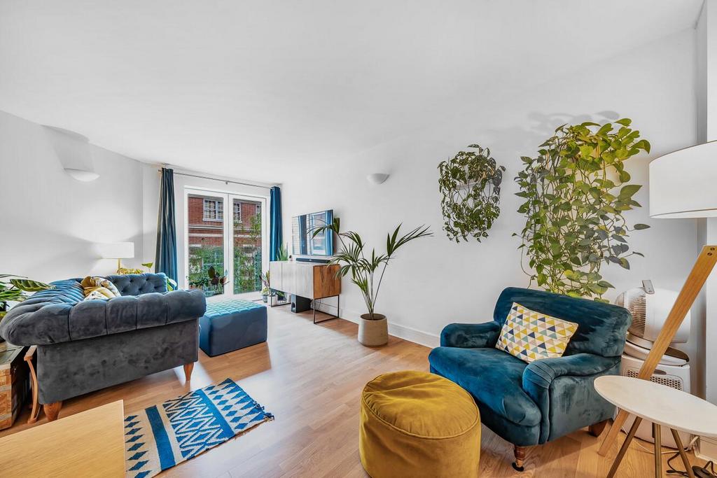 Lurline Gardens, Battersea 1 bed flat for sale £540,000