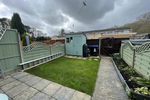 3 bedroom terraced house to rent, Paddocks Mead, Woking, Surrey, GU21