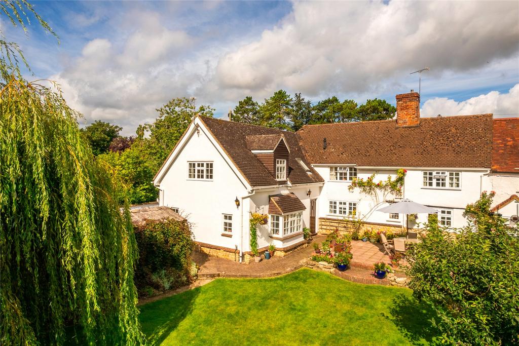 High Street, Dinton, Aylesbury, Buckinghamshire, HP17 4 bed semi