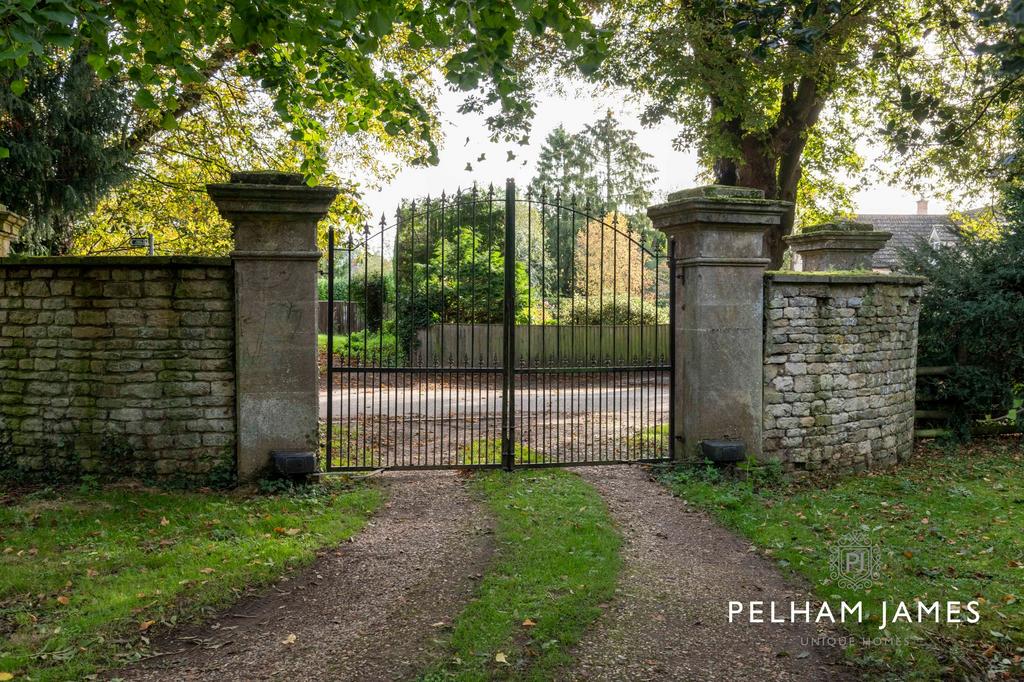 Front gates to Greetham House, Greetham, Rutland