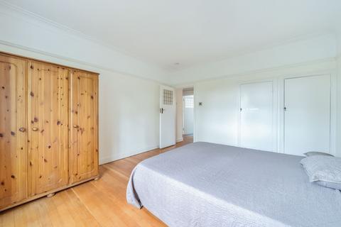 2 bedroom ground floor flat for sale, Epsom, Epsom KT18