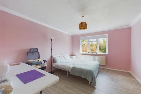 2 bedroom terraced house for sale, Cook Road, Horsham RH12