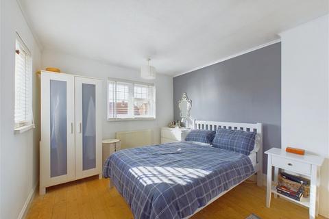 3 bedroom semi-detached house for sale, Hawkesbourne Road, Horsham RH12