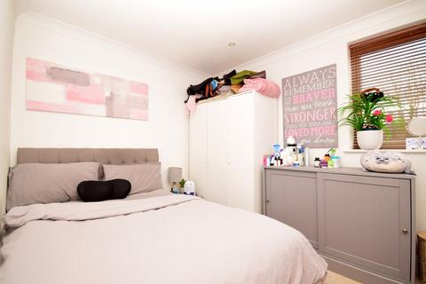 1 bedroom flat to rent, Godstone Road Whyteleafe CR3