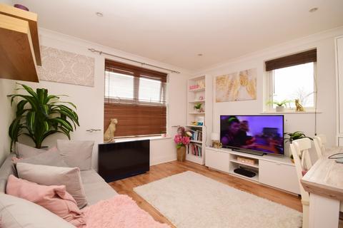 1 bedroom flat to rent, Godstone Road Whyteleafe CR3