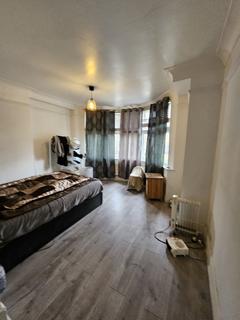 6 bedroom semi-detached house to rent, Belmont Hill, London SE13