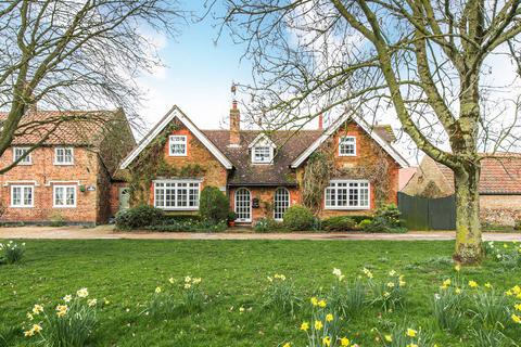 4 bedroom detached house for sale, North Wootton