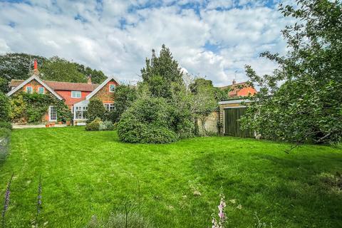 4 bedroom detached house for sale, North Wootton