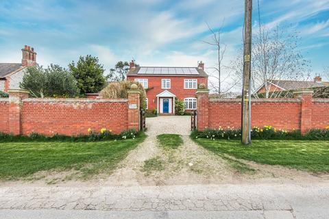 4 bedroom detached house for sale, Hanworth, Norwich