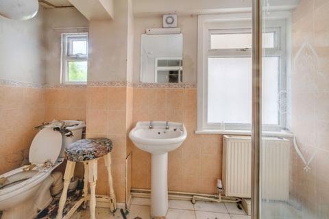 9 Ceylon Place, Eastbourne, BN21 3JE
