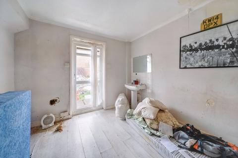 9 Ceylon Place, Eastbourne, BN21 3JE