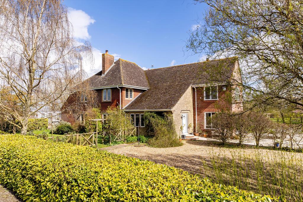 Wanborough, Swindon, Wiltshire, SN4 5 bed detached house for sale £