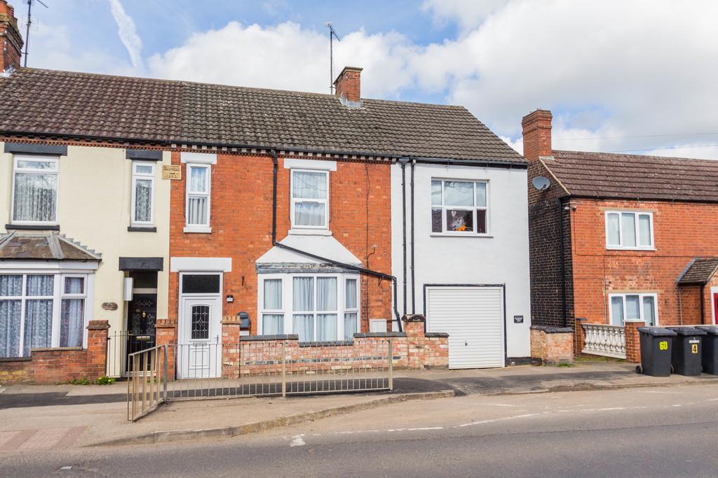 Wellingborough Road, Finedon NN9 2 bed apartment for sale £167,500