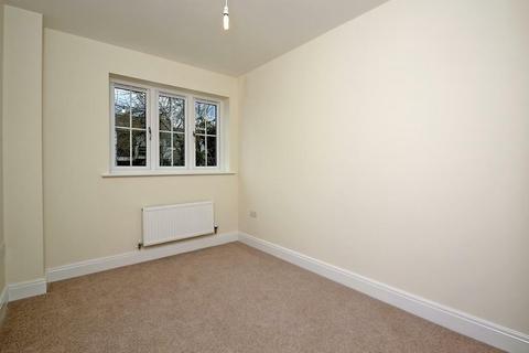 2 bedroom apartment for sale, Joshua House, Annett Close, Shepperton, TW17