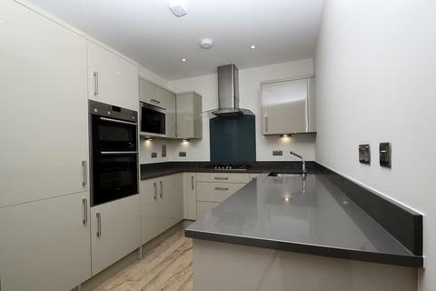 2 bedroom apartment for sale, Joshua House, Annett Close, Shepperton, TW17