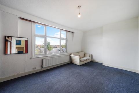 4 bedroom flat to rent, Middle Lane, Crouch End
