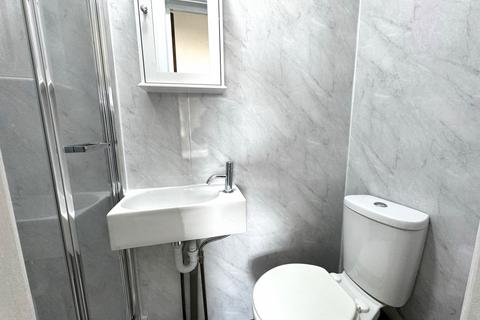 Studio to rent, Tottenham Lane, Crouch End N8