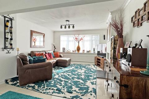 46 Chipponds Drive, St Austell, PL25 5DE