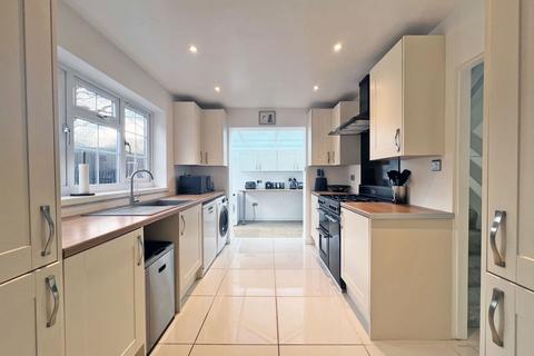 46 Chipponds Drive, St Austell, PL25 5DE