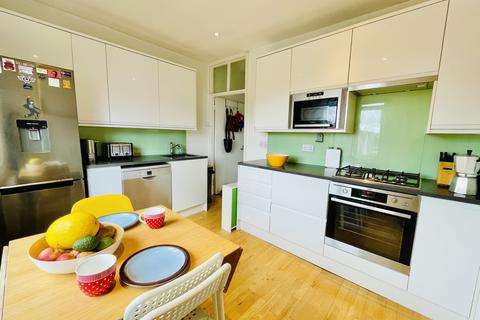 2 bedroom flat for sale, High Road, Willesden Green, NW10