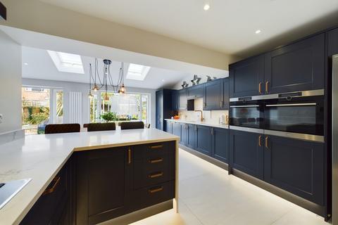 12 Bondfield Lane, Yoxall, Burton-on-trent, DE13 8QF