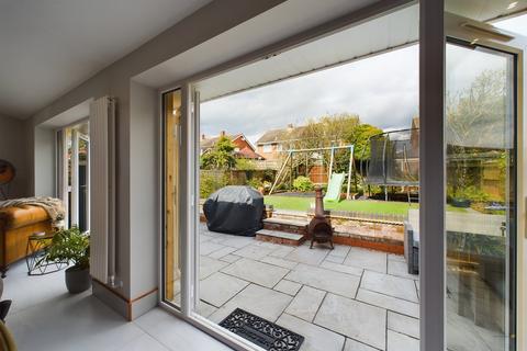 12 Bondfield Lane, Yoxall, Burton-on-trent, DE13 8QF