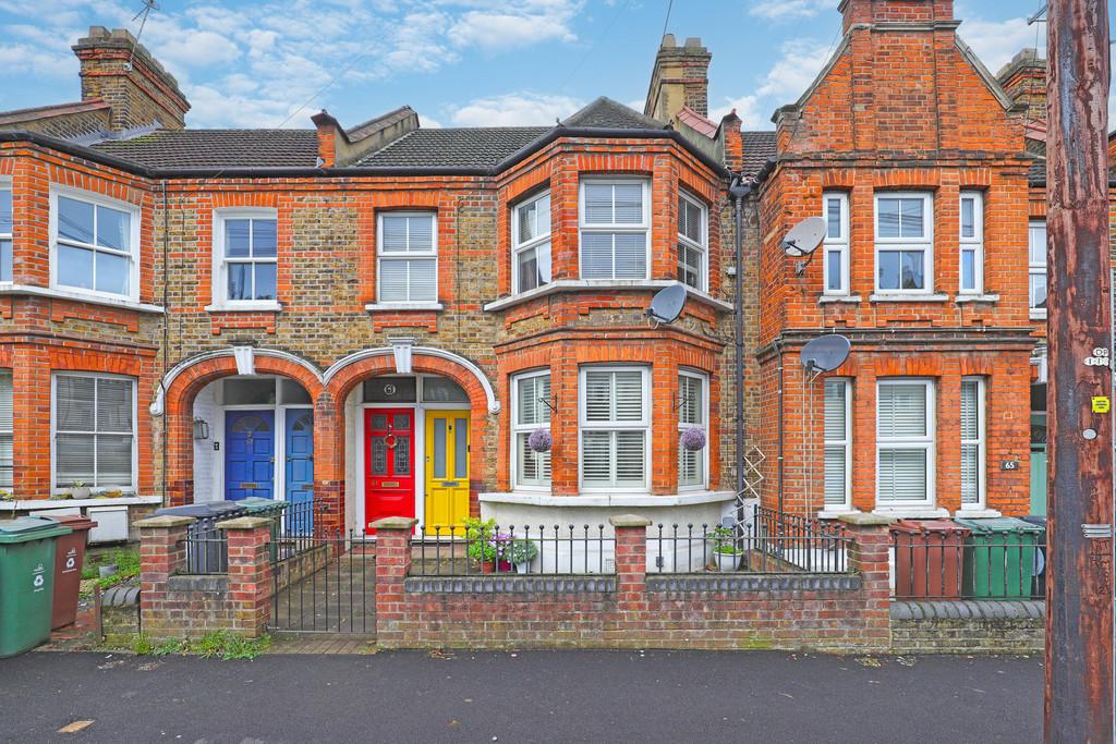 Chingford Lane, Woodford Green 2 bed apartment for sale £400,000