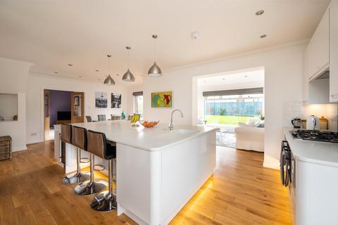 3 Forth View Place, EH22 2QS