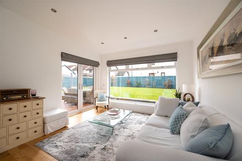 3 Forth View Place, EH22 2QS