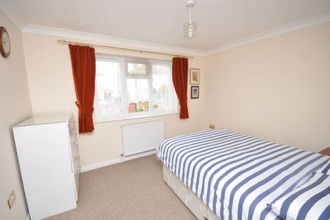 2 bedroom ground floor flat to rent, Woodberry Way, Essex CO14