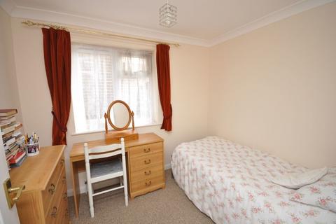 2 bedroom ground floor flat to rent, Woodberry Way, Essex CO14
