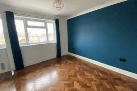 2 bedroom duplex to rent, Green Lanes, London, N13
