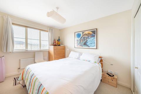 2 bedroom flat for sale, Ripon Court, Friern Barnet, London, N11