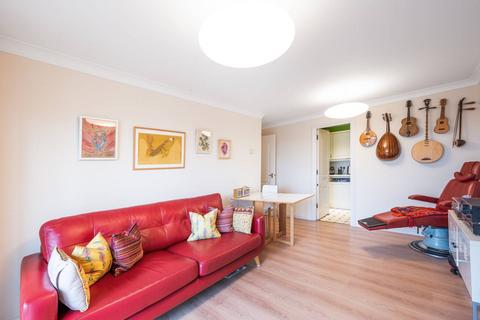 2 bedroom flat for sale, Ripon Court, Ribblesdale Avenue, Friern Barnet, London, N11