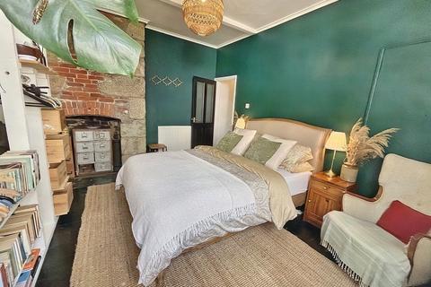 1 bedroom flat for sale, Saracen Place, Penryn TR10