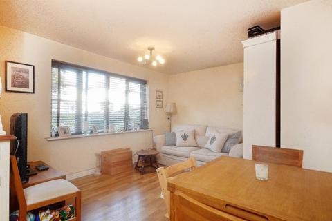 2 bedroom flat to rent, Robson Avenue, Willesden, London, NW10