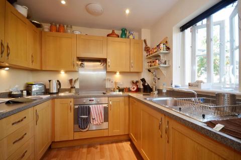 2 bedroom flat to rent, Robson Avenue, Willesden, London, NW10