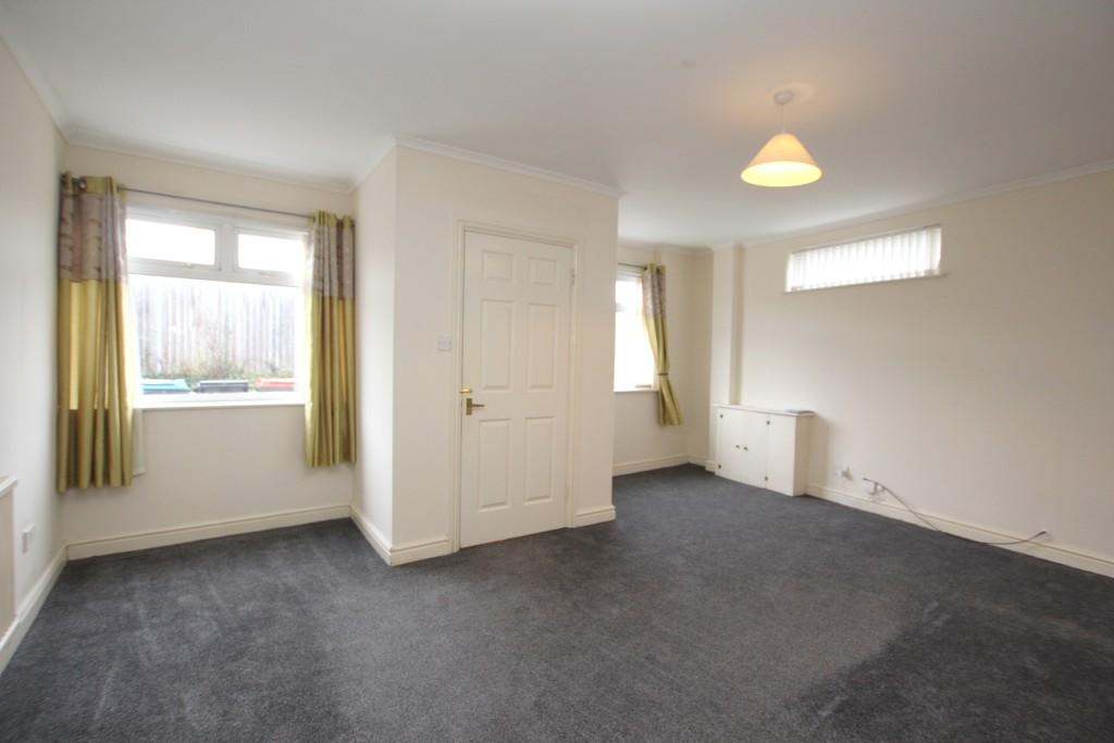 2 bed end terraced in ellesmere port   lounge 2