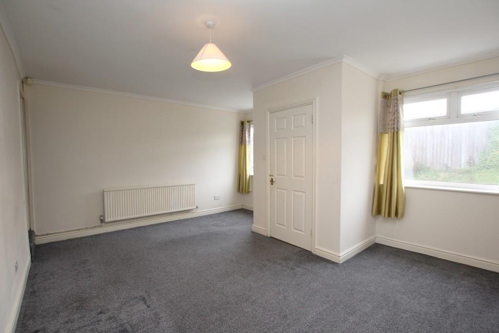 2 bed end terraced in ellesmere port   lounge 1