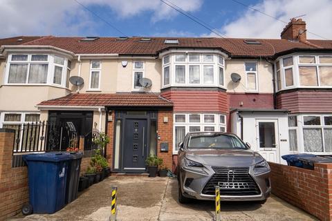 4 bedroom terraced house for sale, Park Avenue, Southall