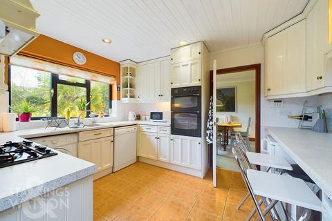 4 bedroom detached bungalow for sale, Strumpshaw Road, Brundall, Norwich