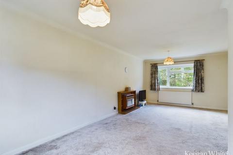 3 bedroom end of terrace house for sale, 68 Pheasant Drive, Downley