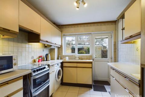3 bedroom end of terrace house for sale, 68 Pheasant Drive, Downley