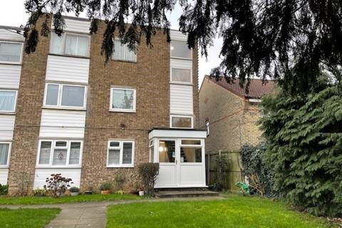 2 bedroom flat to rent, Mawney Court, Havering Road