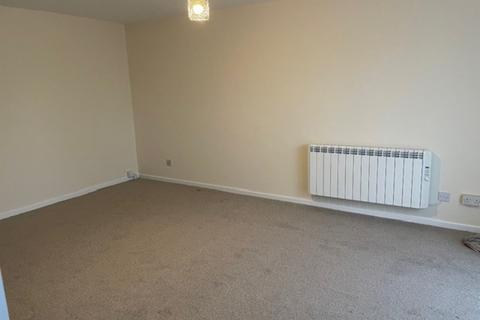 2 bedroom flat to rent, Mawney Court, Havering Road