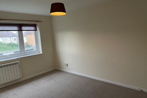 2 bedroom flat to rent, Mawney Court, Havering Road