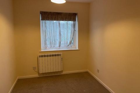 2 bedroom flat to rent, Mawney Court, Havering Road