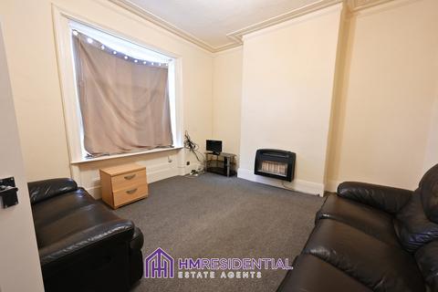 2 bedroom ground floor flat to rent, Gainsborough Grove, Arthurs Hill NE4