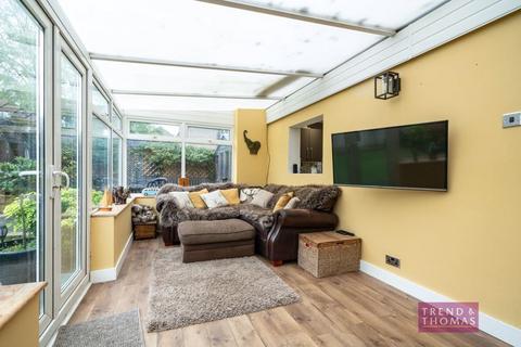 3 bedroom semi-detached house for sale, Rickmansworth Road, Watford WD18